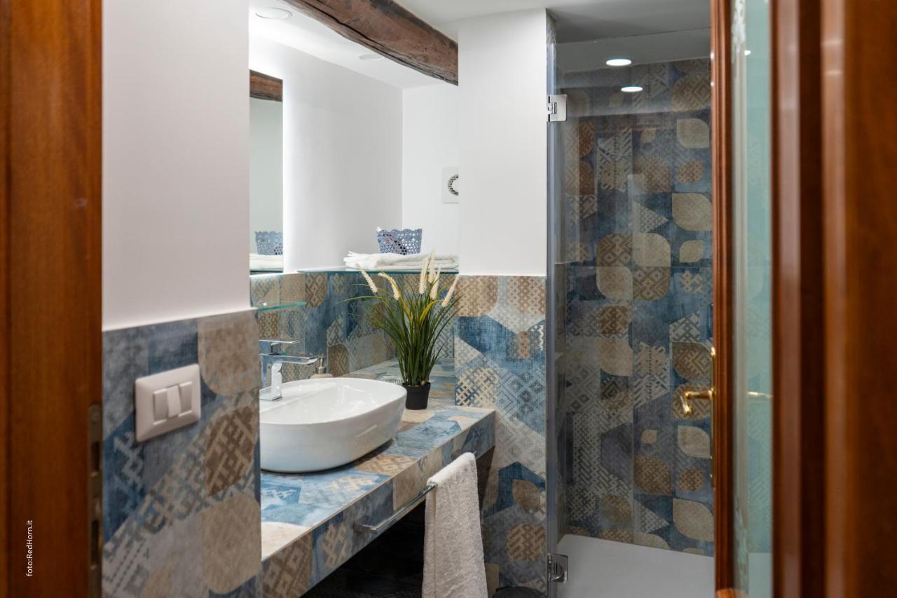 Two Rooms Chiaia 37 Naples Exterior photo